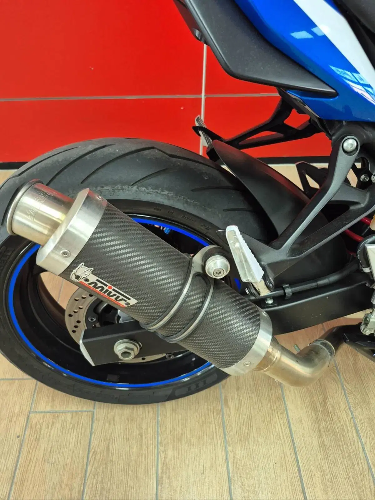 Suzuki GSR 750 (2010 - 15) (5)