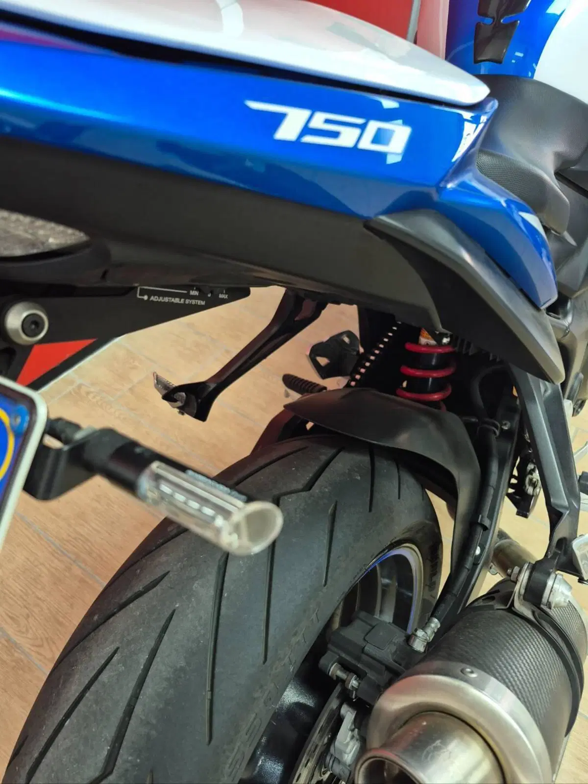 Suzuki GSR 750 (2010 - 15) (6)