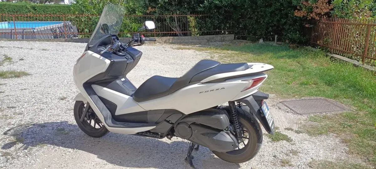 Honda Forza 300 ABS (2013 - 17) (3)