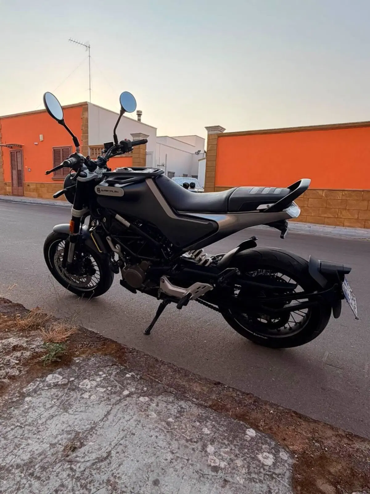Husqvarna Svartpilen 125 (2021 - 23) (4)