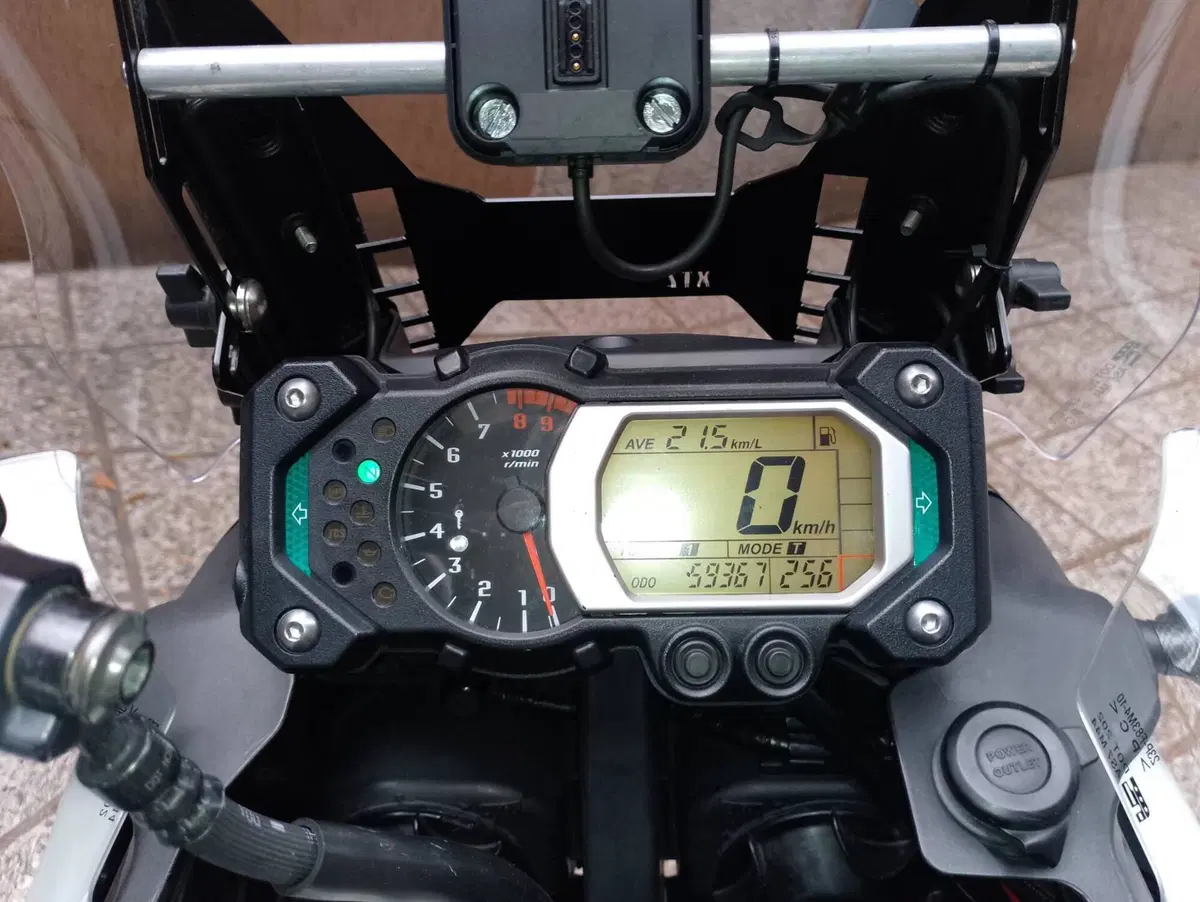Yamaha XT1200Z Super Ténéré ABS (2010 - 15) (4)