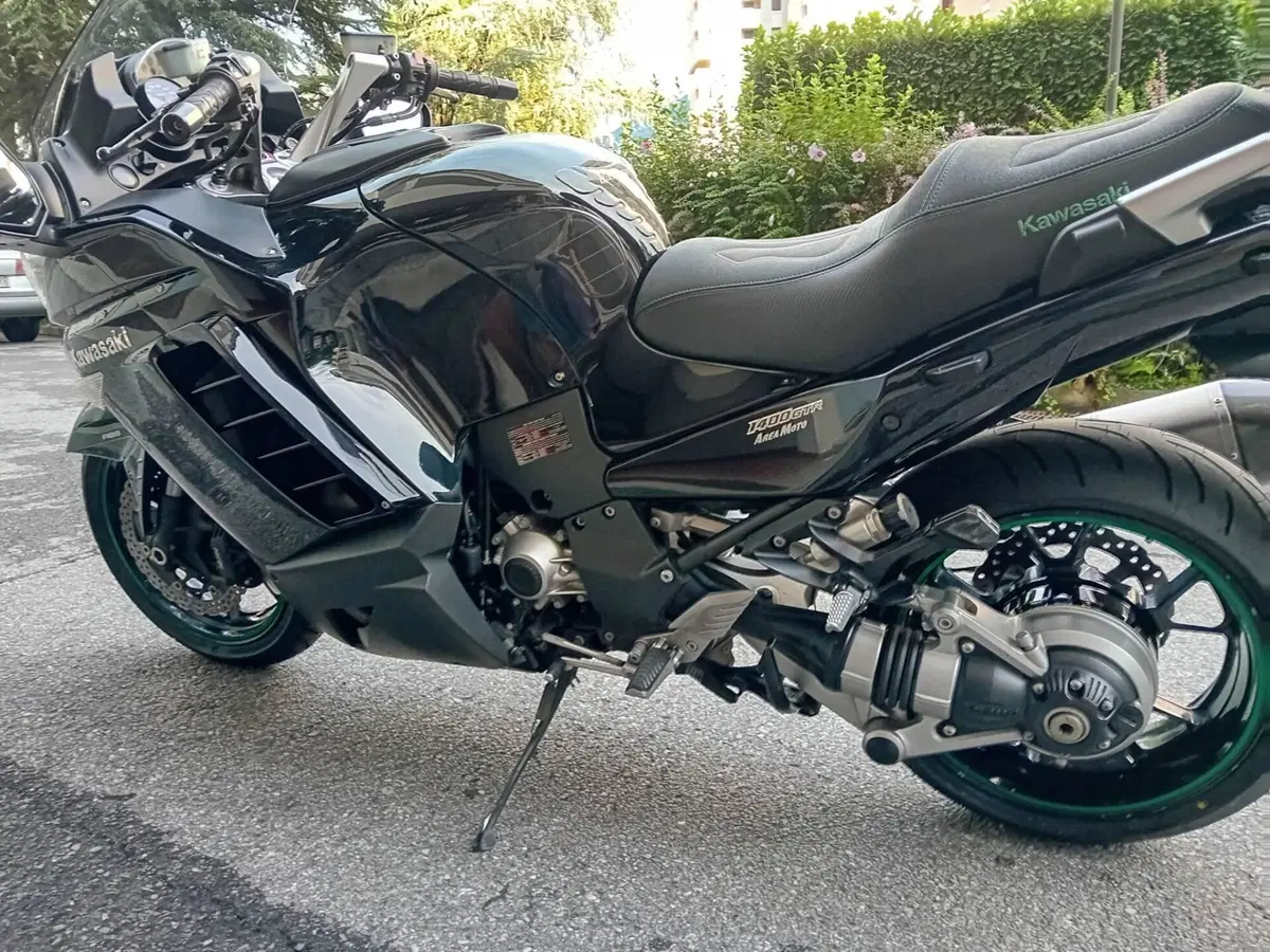 Kawasaki GTR 1400 (2007 - 09) (5)