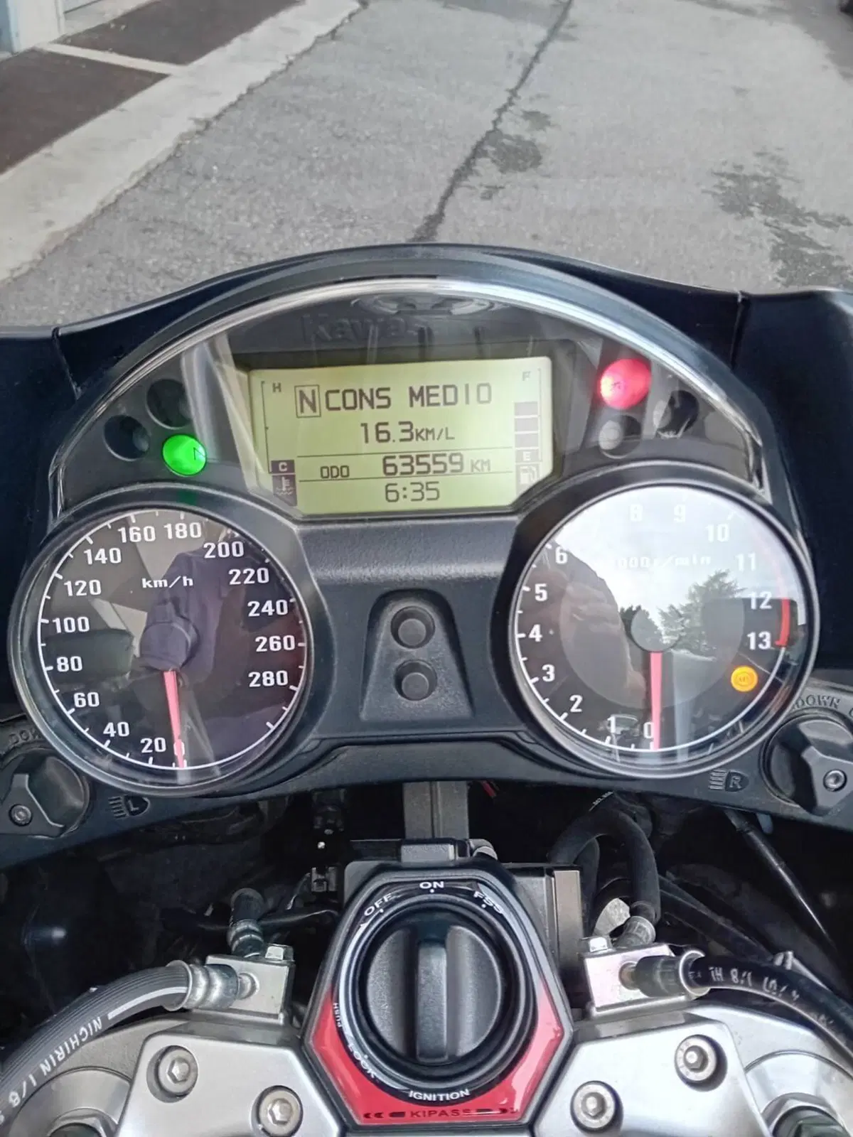 Kawasaki GTR 1400 (2007 - 09) (9)