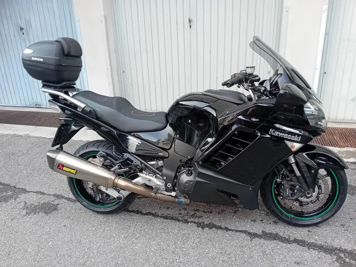 Kawasaki GTR 1400 (2007 - 09) (11)