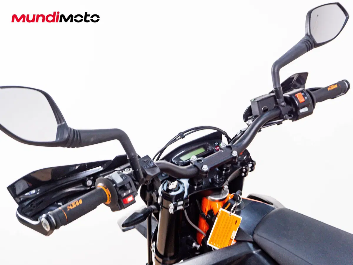 KTM 690 SMC R (2012 - 17) (11)