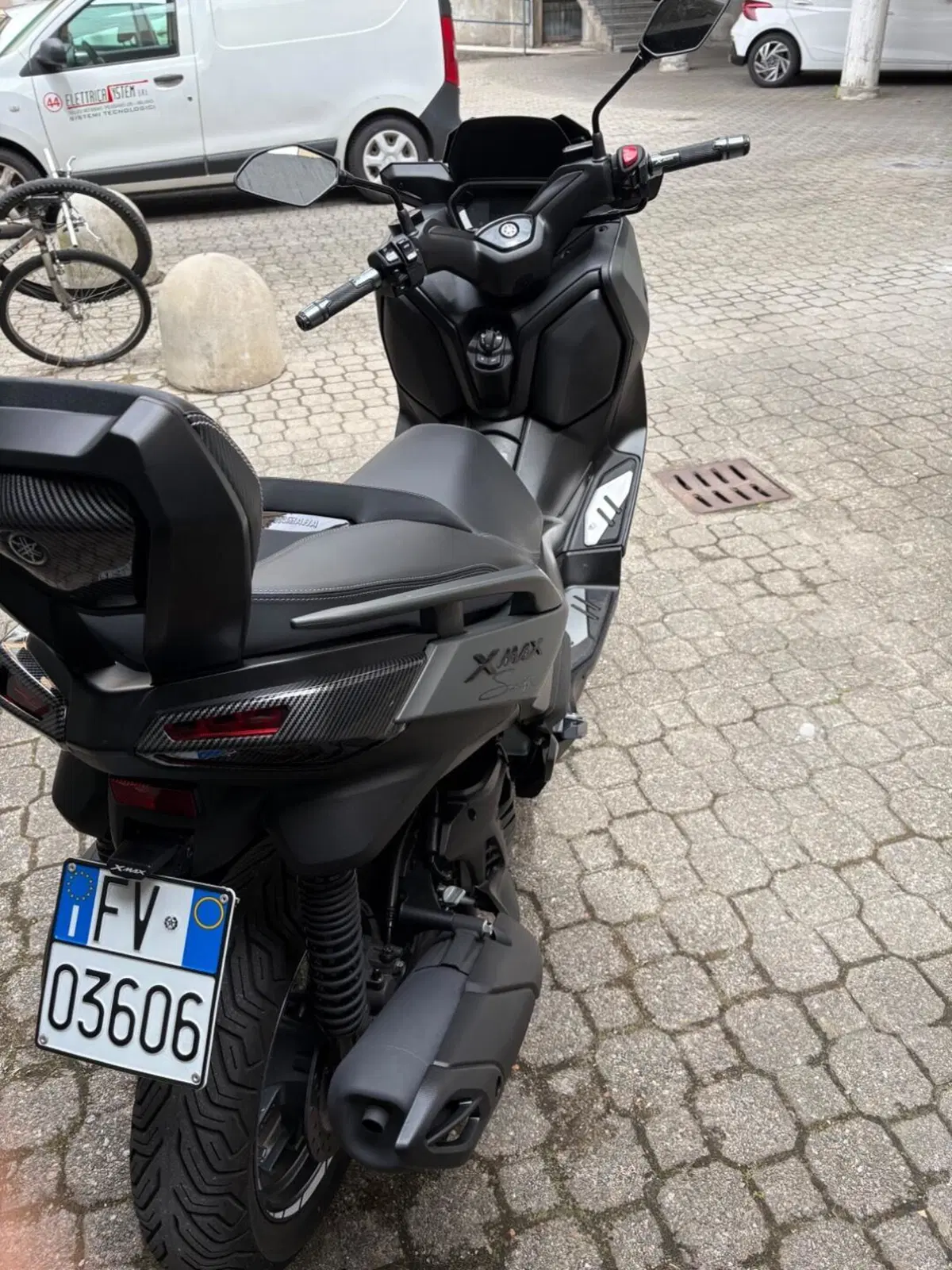 Yamaha X-Max 125 (2025 - 26) (4)