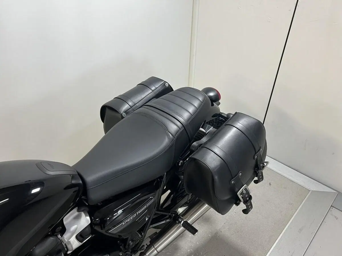 Triumph Speed Twin 900 (2023 - 24) (2)