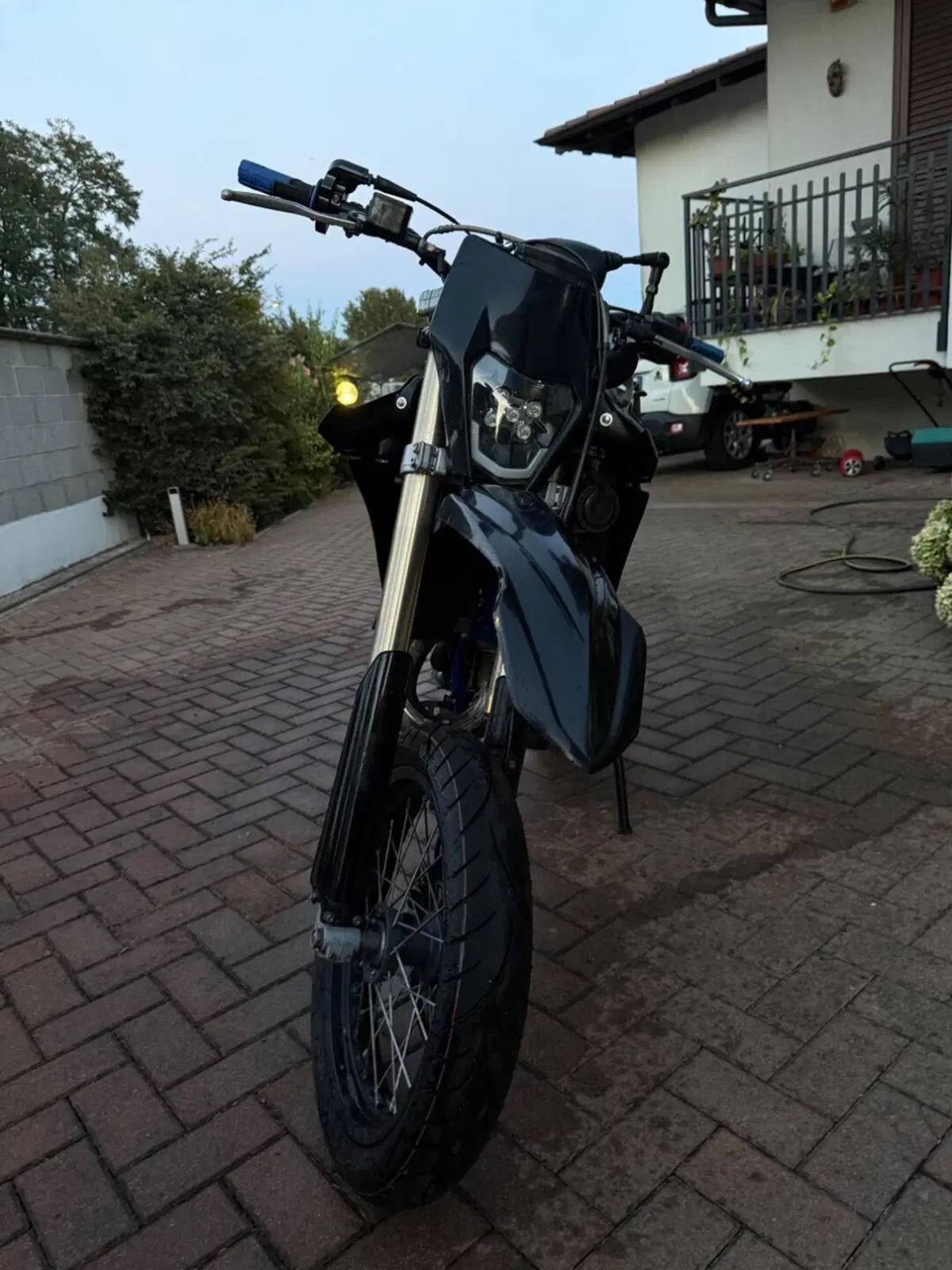 Husqvarna SM 125 (2010 - 12) (2)