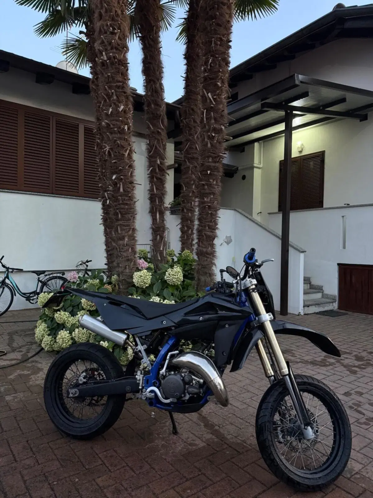 Husqvarna SM 125 (2010 - 12) (4)