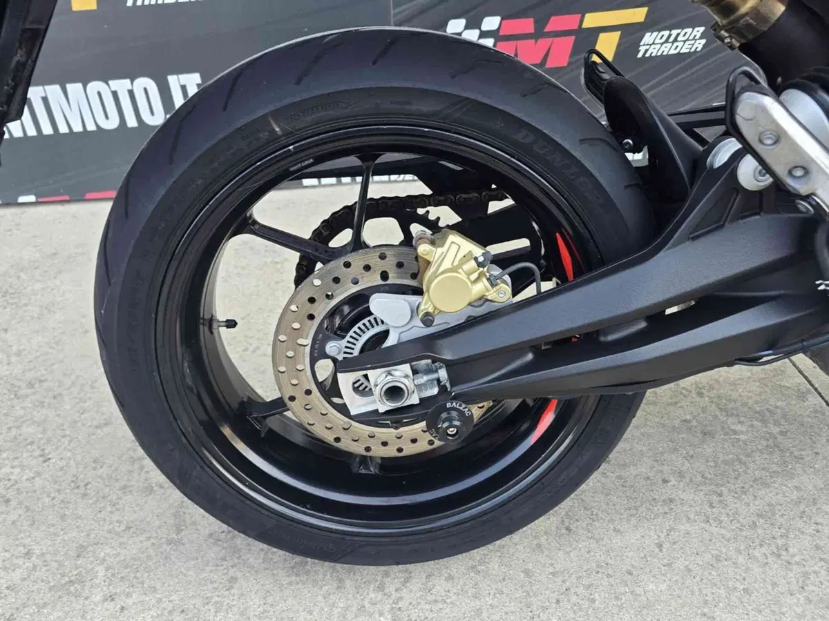 Aprilia Dorsoduro 900 (2017 - 20) (6)