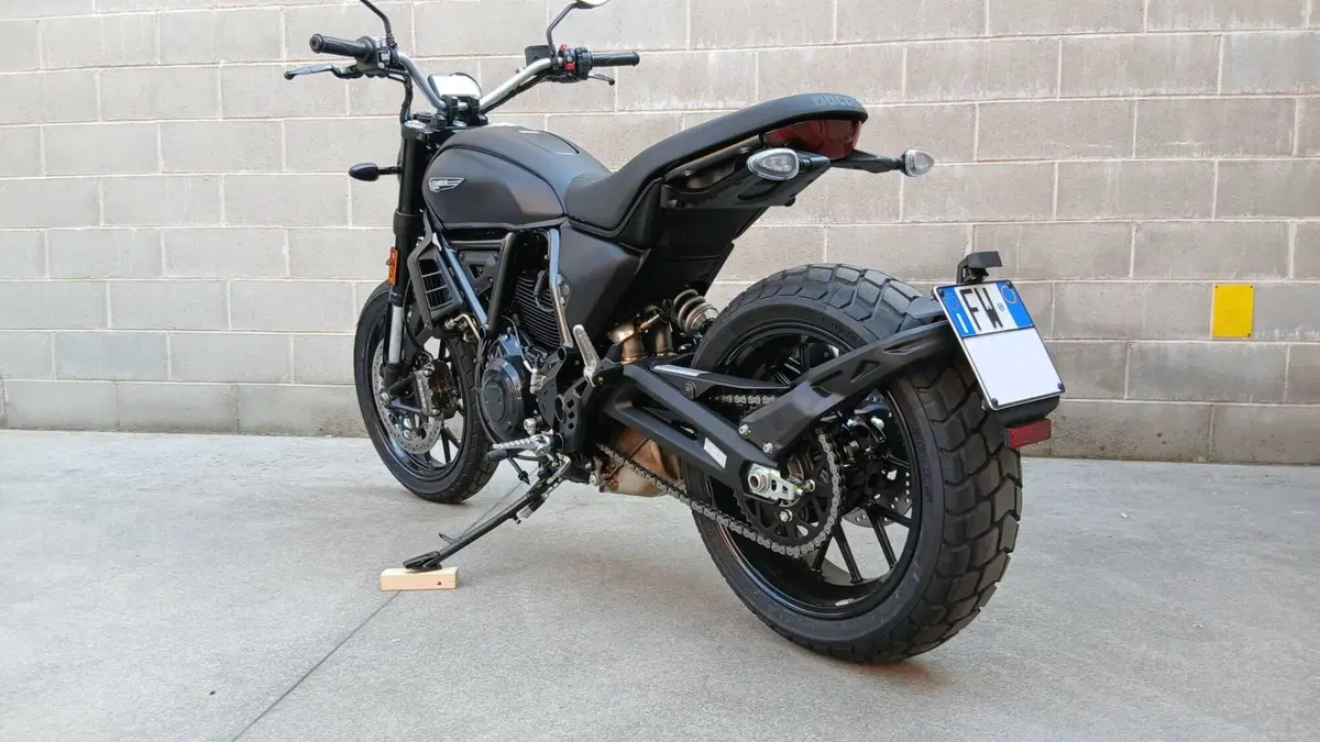 Ducati Scrambler 800 Icon Dark (2025 - 26) (4)