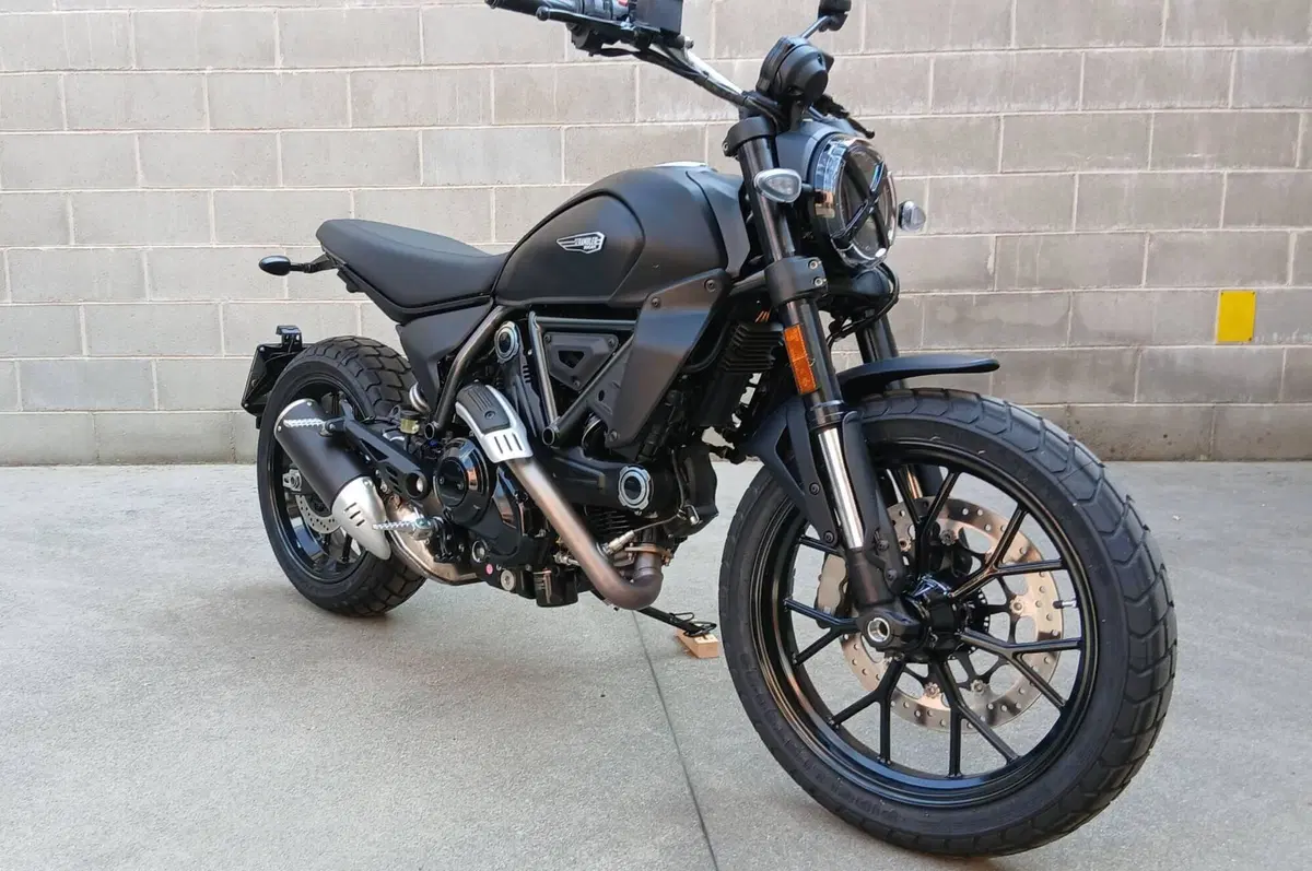 Ducati Scrambler 800 Icon Dark (2025 - 26) (5)