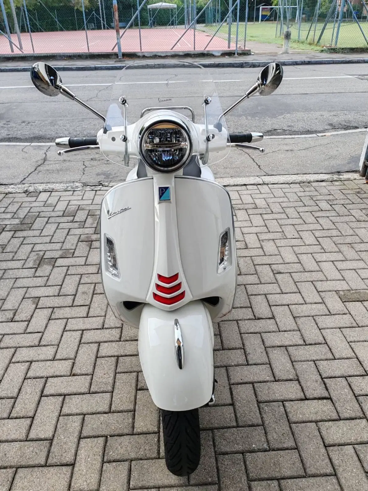 Vespa GTS 300 Hpe (2021 - 22) (2)