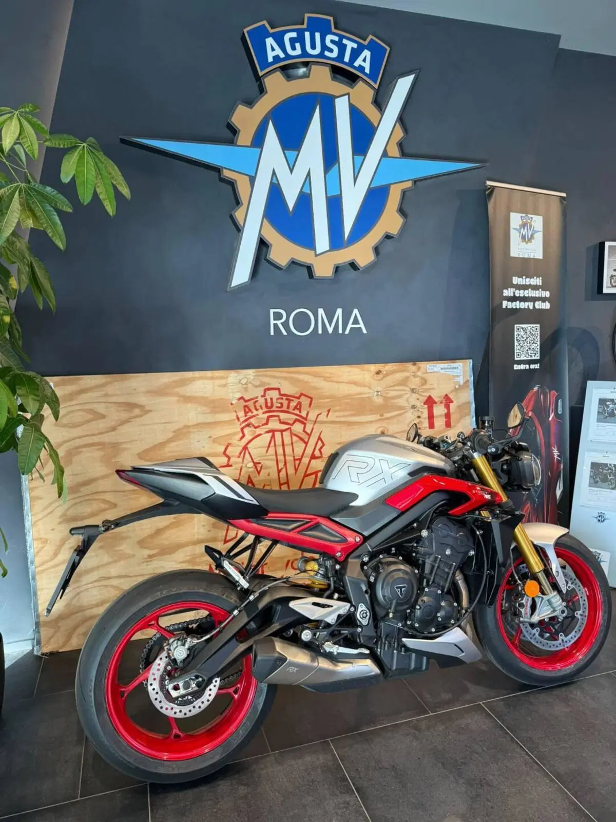 Triumph Street Triple 765 RX (2026) (3)