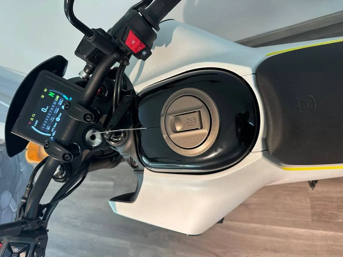 Husqvarna Vitpilen 401 (2024 - 26) (4)