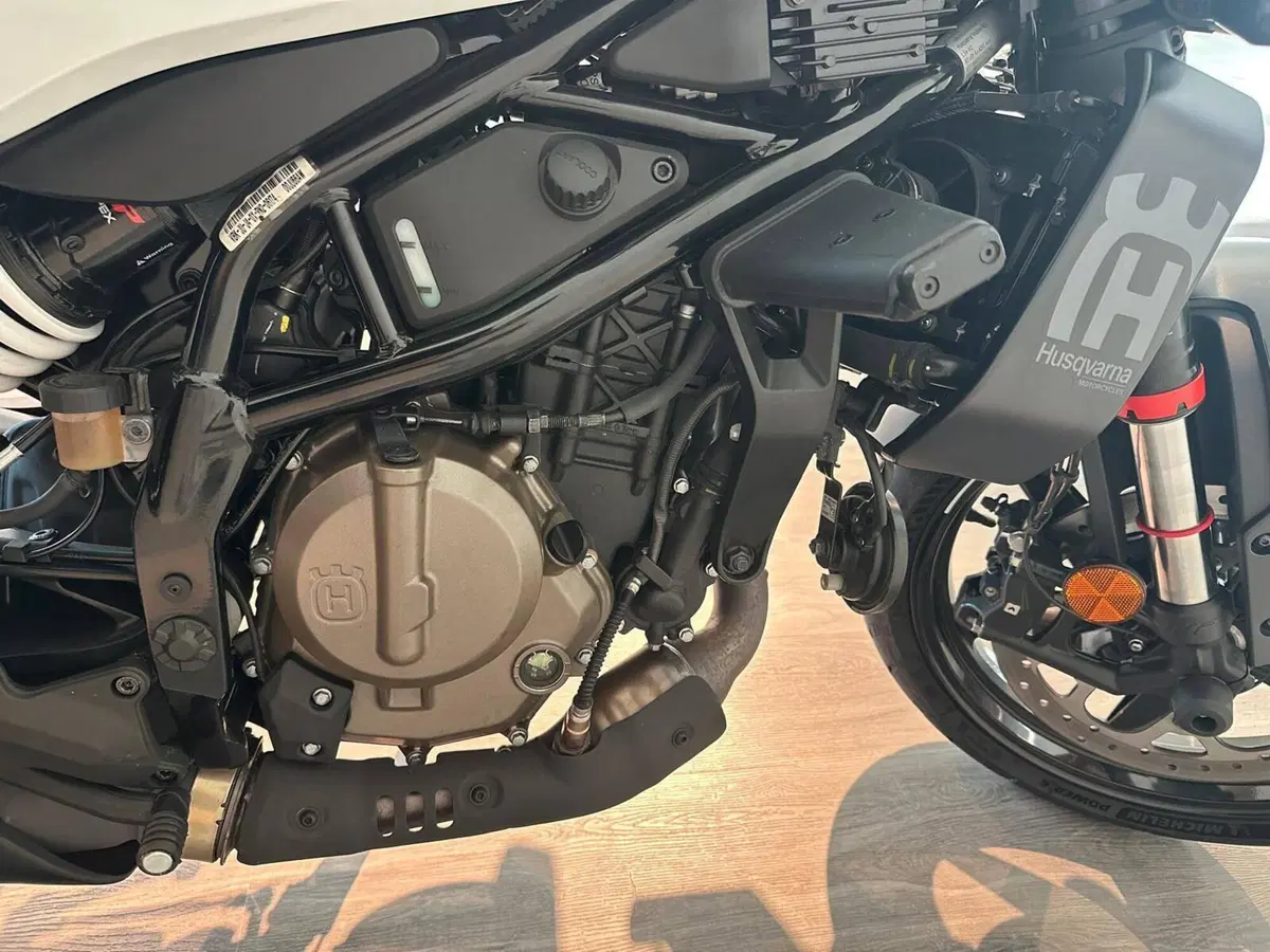 Husqvarna Vitpilen 401 (2024 - 26) (5)