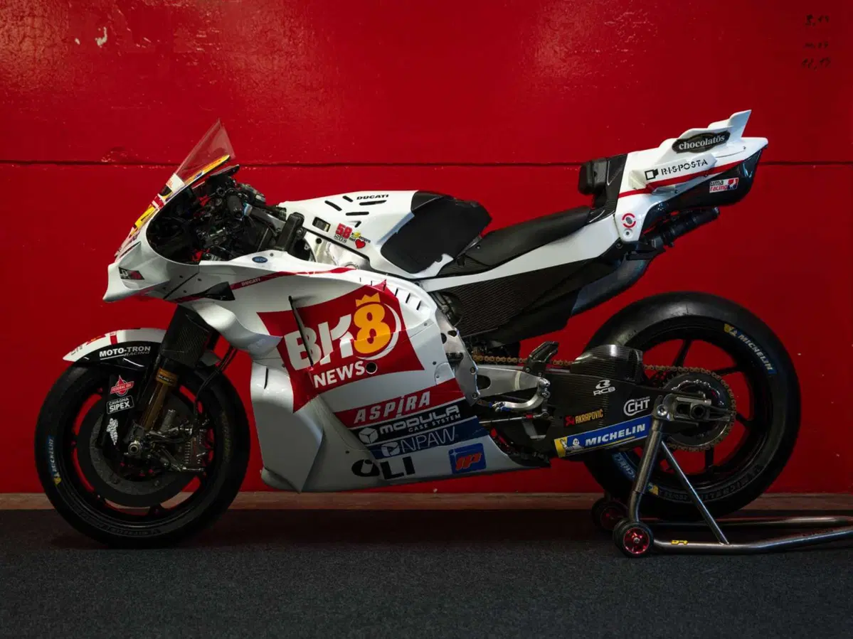 MotoGP 2026. GP di San Marino a Misano. Il team Gresini celebra Marco Simoncelli con una livrea a lui dedicata! [VIDEO]