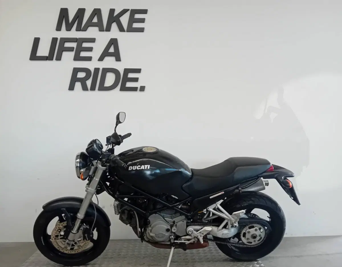 Ducati Monster S2 R Dark (2004 - 06) (2)