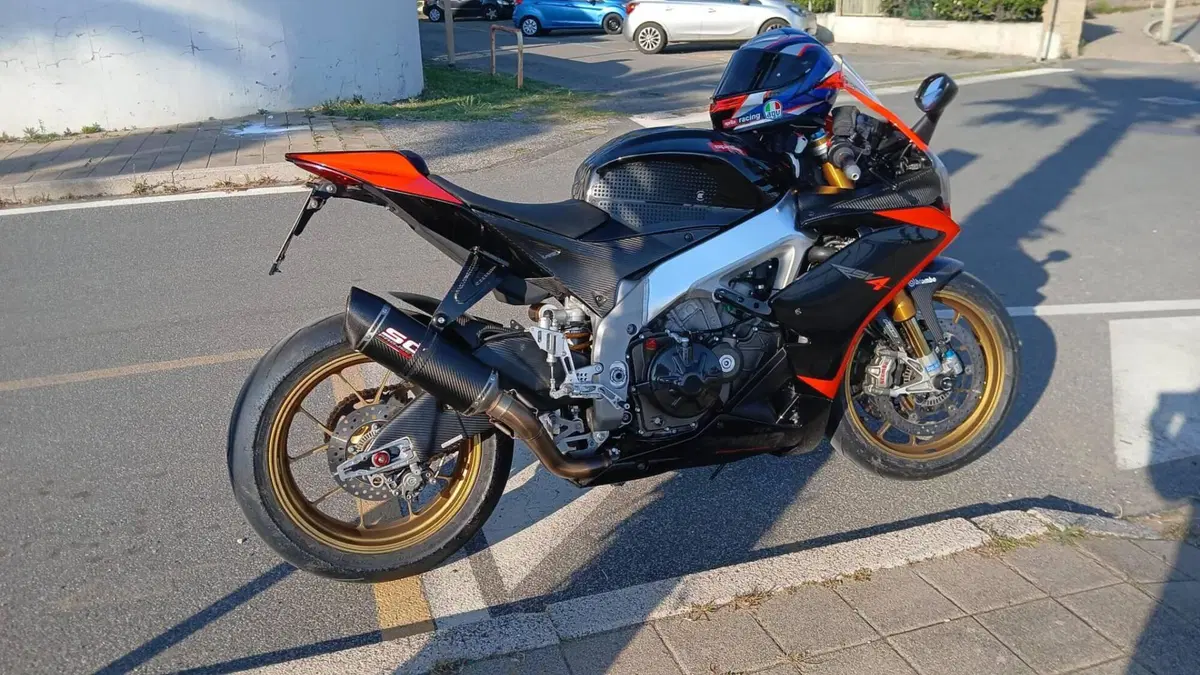 Aprilia RSV4 Factory APRC ABS (2011 - 15) (2)