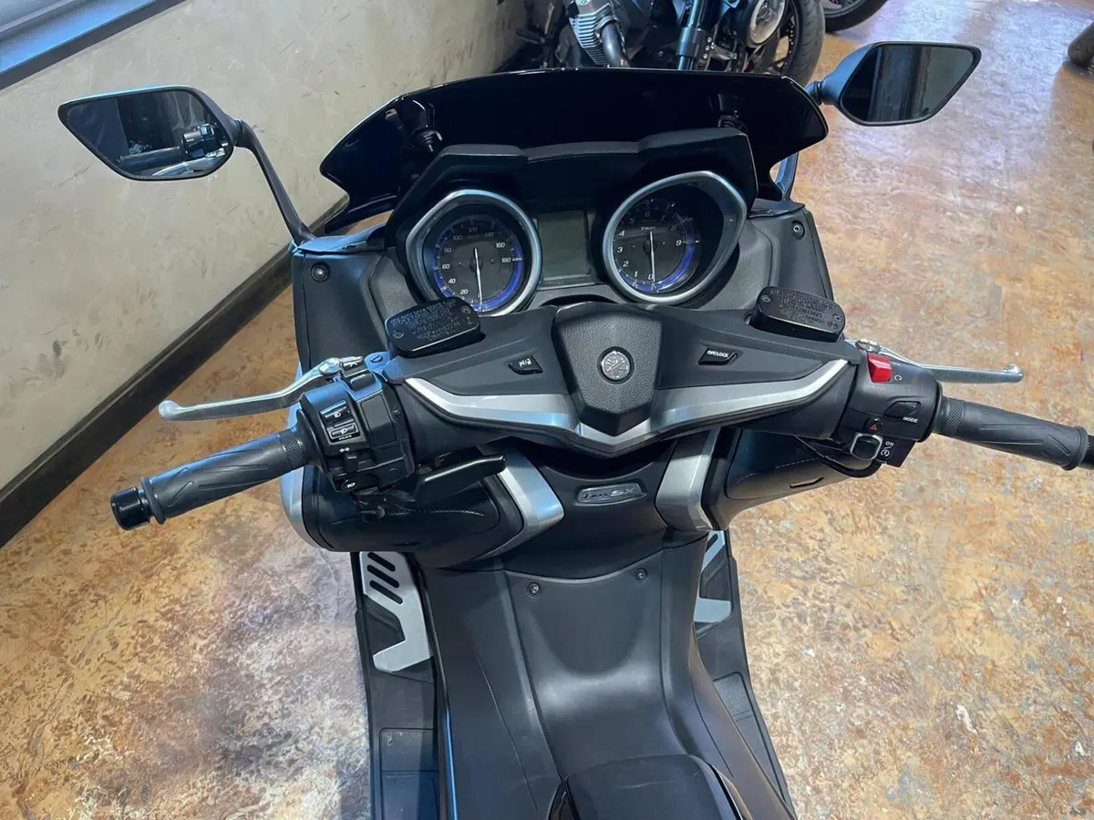 Yamaha T-Max 530 SX (2017 - 19) (18)