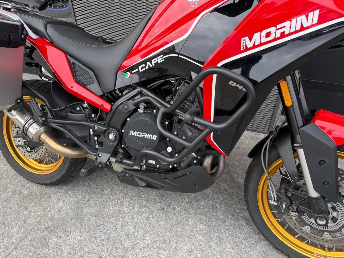 Moto Morini X-Cape 650 Gold Wheels Edition (2022 - 26) (3)