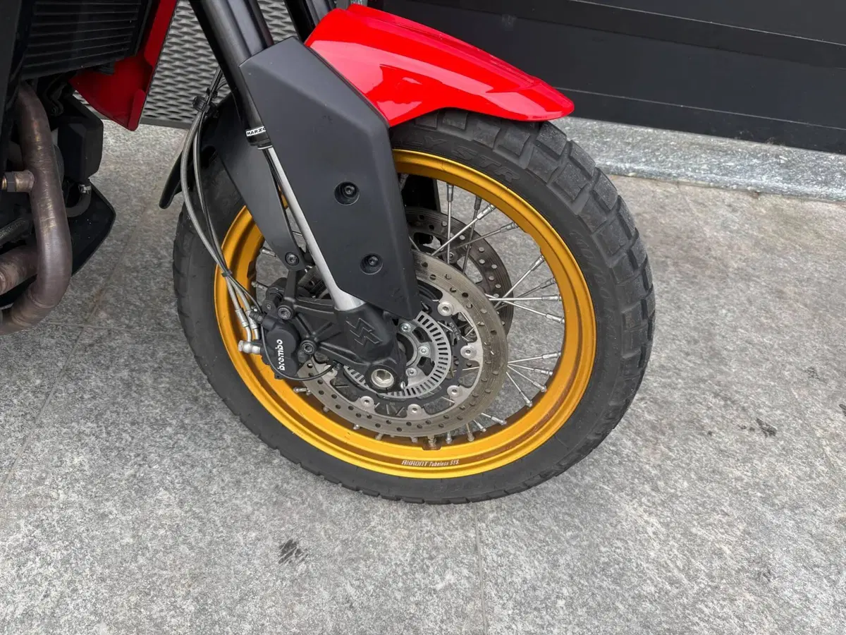 Moto Morini X-Cape 650 Gold Wheels Edition (2022 - 26) (4)