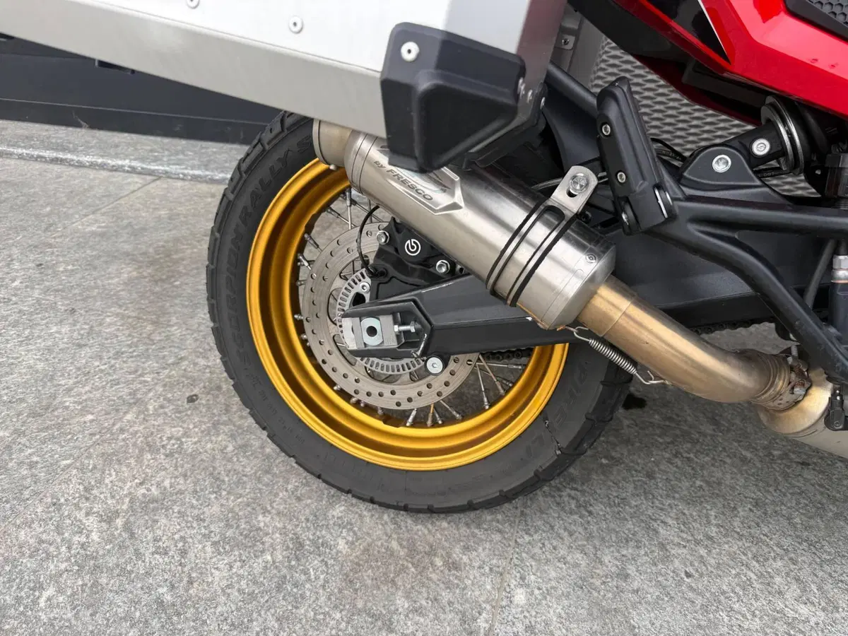 Moto Morini X-Cape 650 Gold Wheels Edition (2022 - 26) (5)