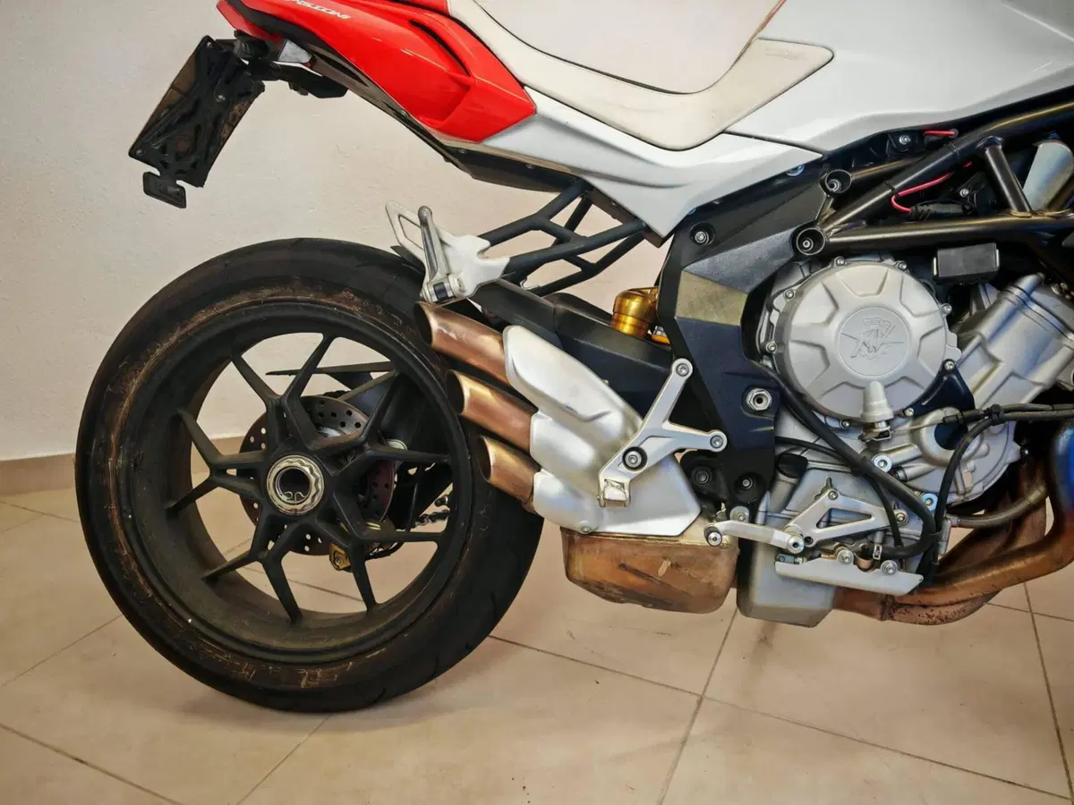 MV Agusta Brutale 800 (2012 - 15) (3)