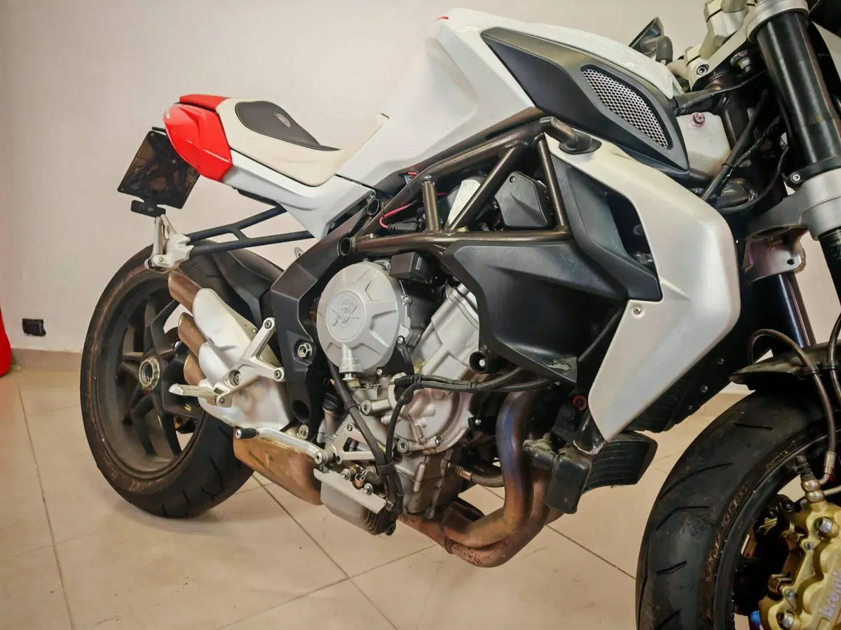 MV Agusta Brutale 800 (2012 - 15) (10)