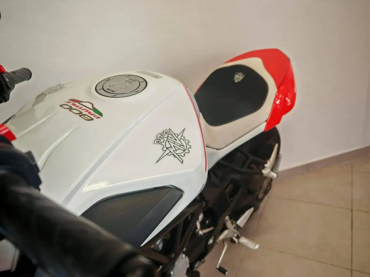 MV Agusta Brutale 800 (2012 - 15) (2)