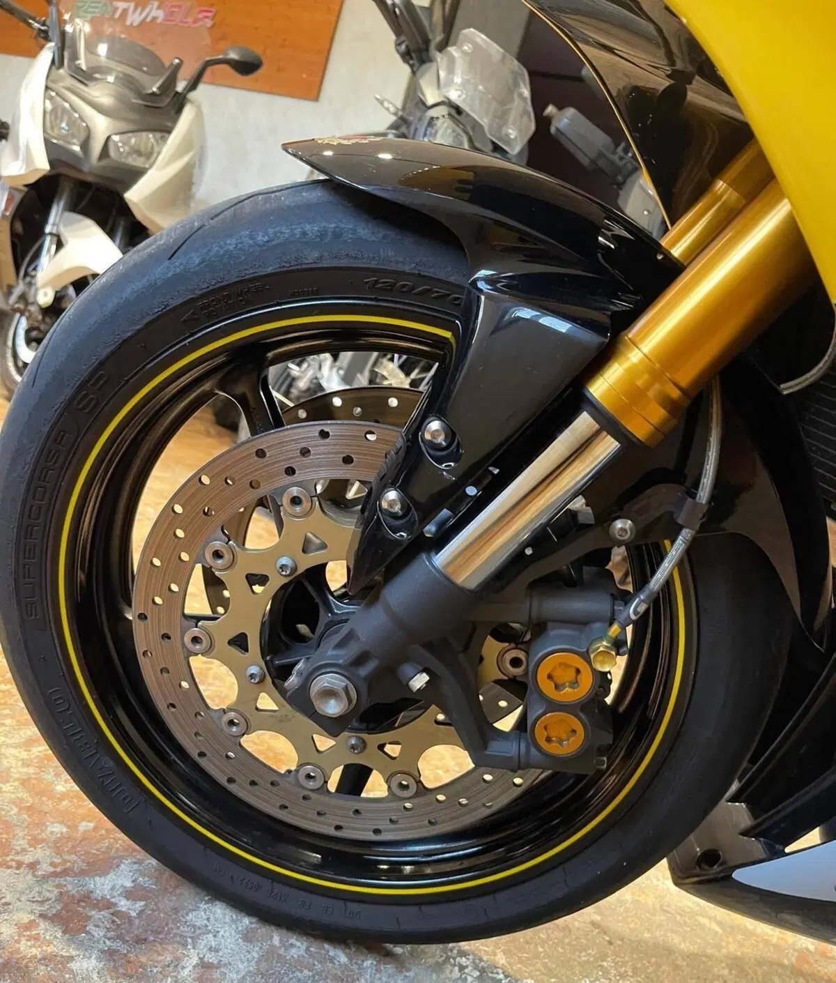 Yamaha YZF R1 (2006 - 07) (17)