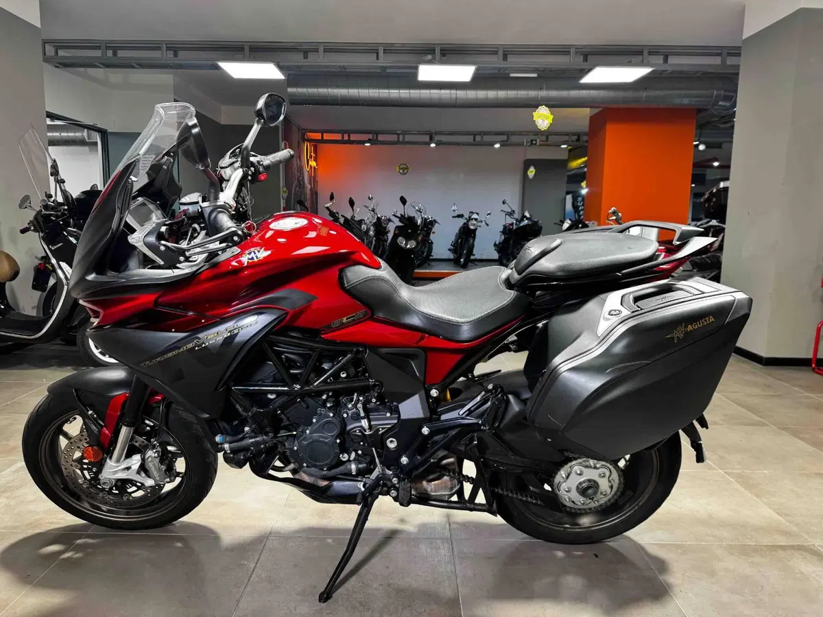 MV Agusta Turismo Veloce 800 Lusso SCS (2018 - 19) (4)