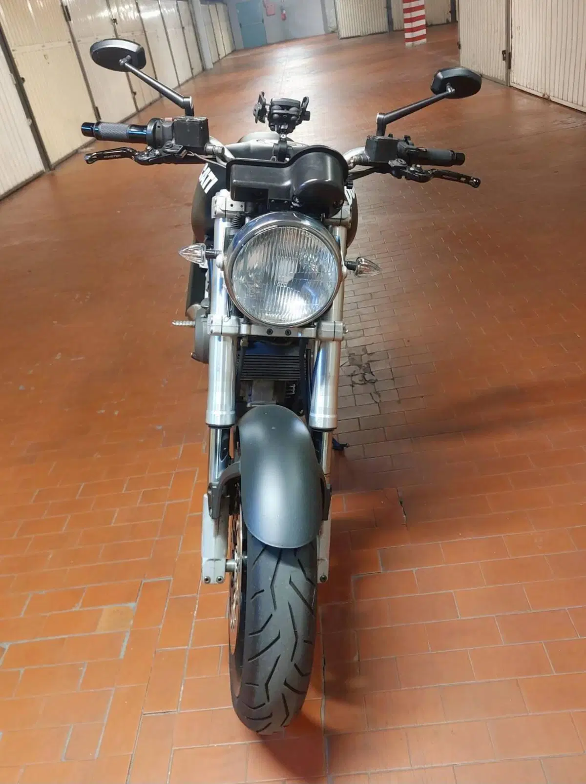 Ducati Monster 750 Dark (1999 - 02) (4)