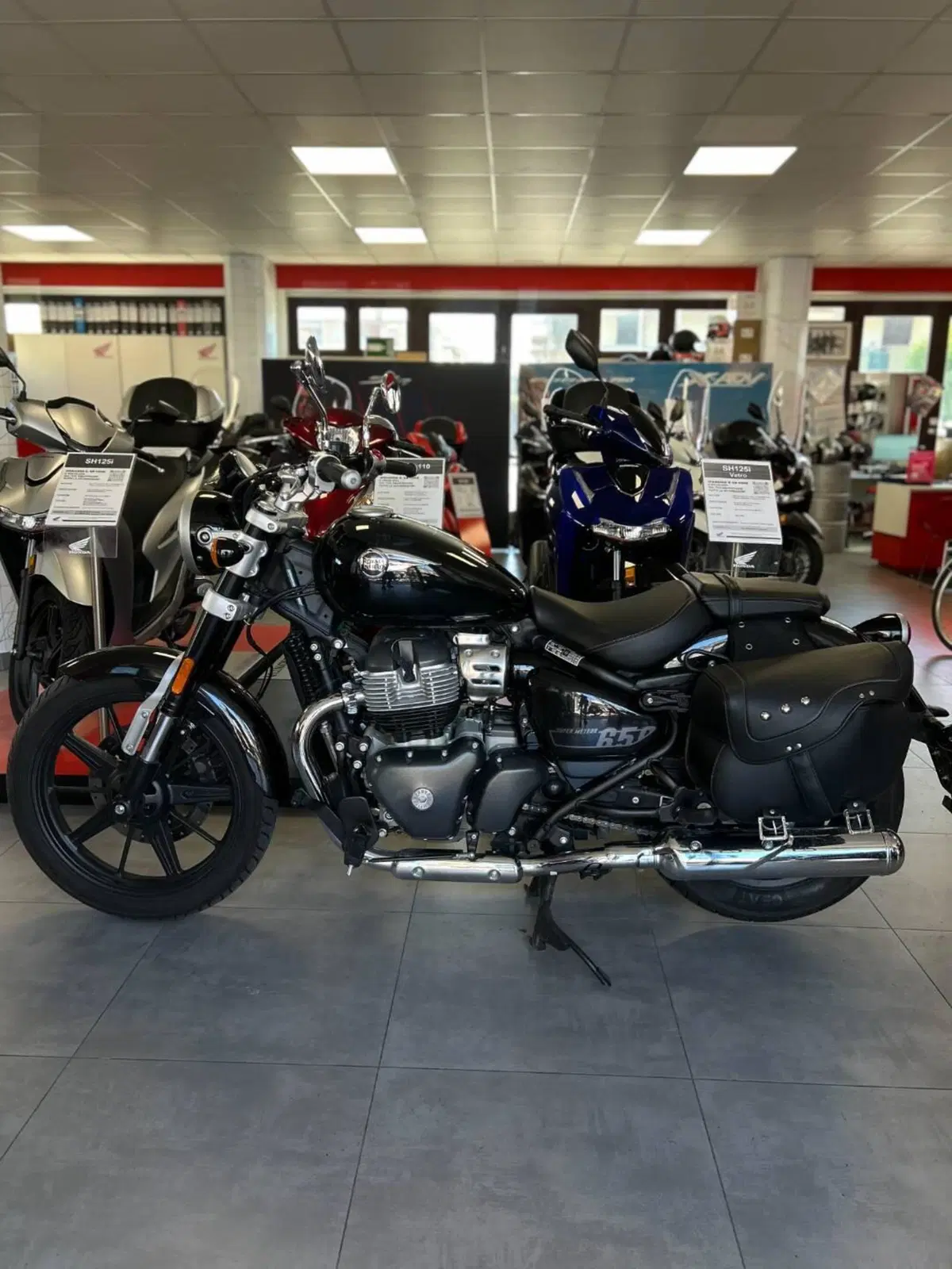 Royal Enfield Super Meteor 650 (2023 - 26) (2)