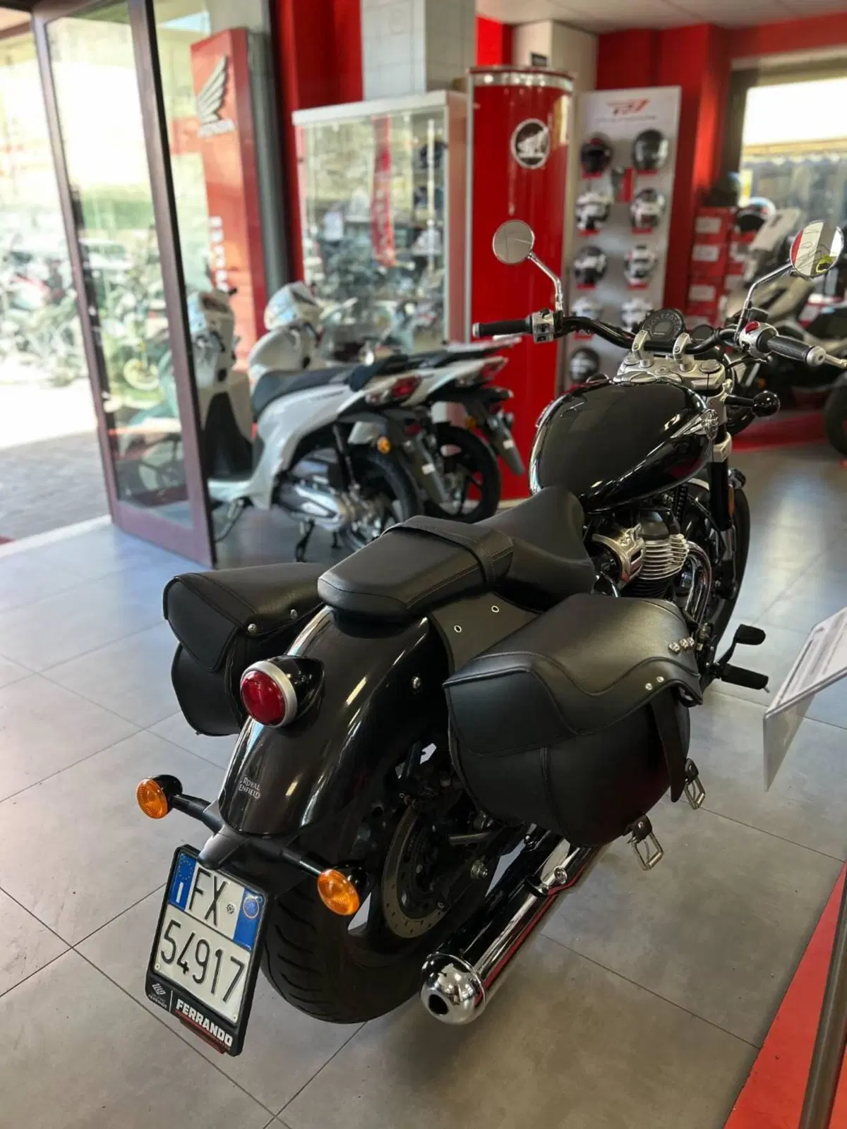 Royal Enfield Super Meteor 650 (2023 - 26) (3)