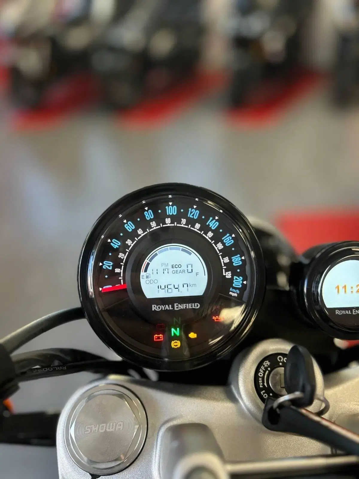 Royal Enfield Super Meteor 650 (2023 - 26) (5)