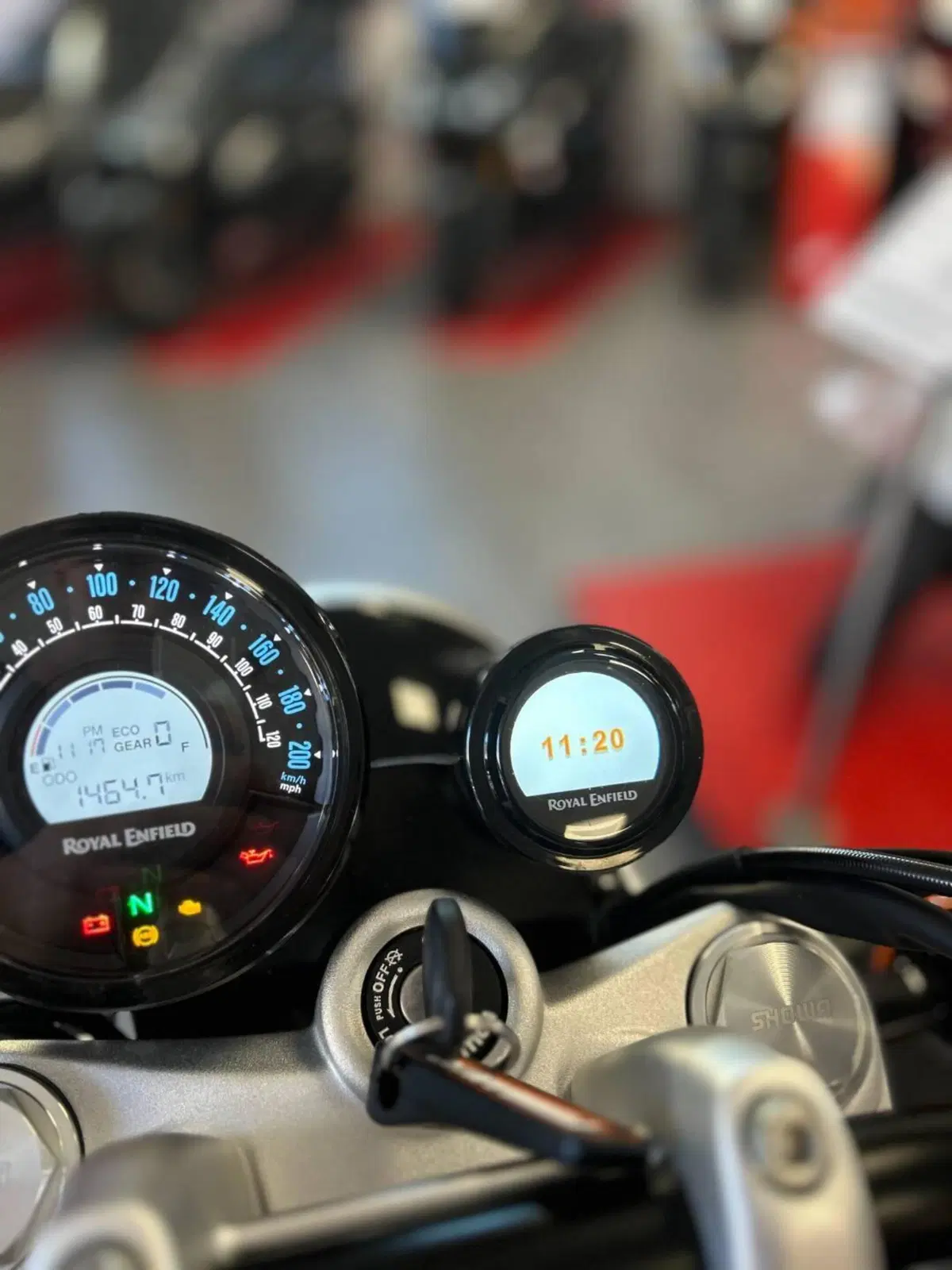 Royal Enfield Super Meteor 650 (2023 - 26) (6)