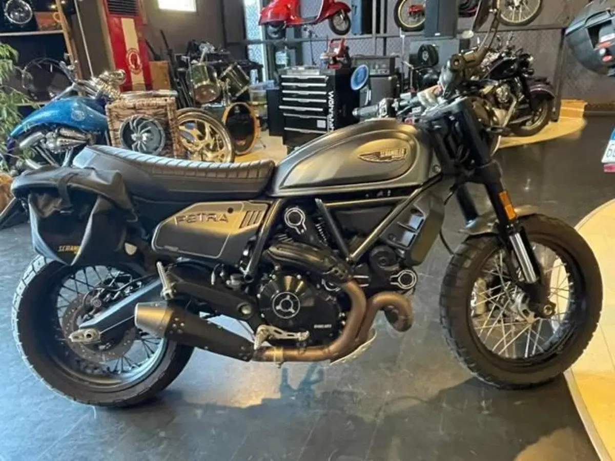 Ducati Scrambler 800 Night Shift (2021 - 22)
