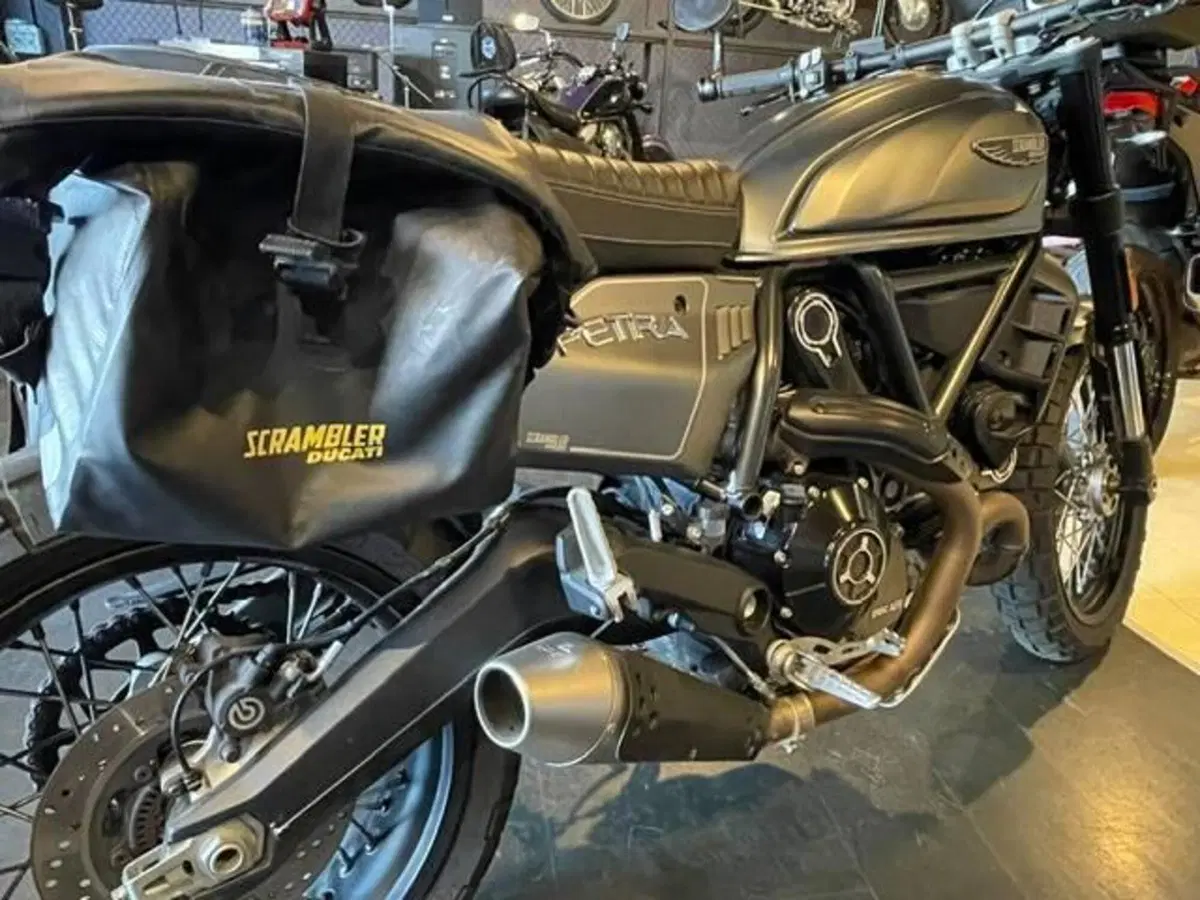 Ducati Scrambler 800 Night Shift (2021 - 22) (2)