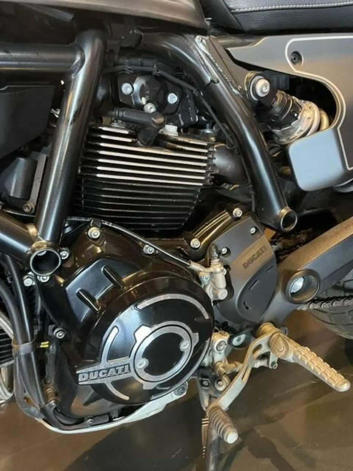 Ducati Scrambler 800 Night Shift (2021 - 22) (4)