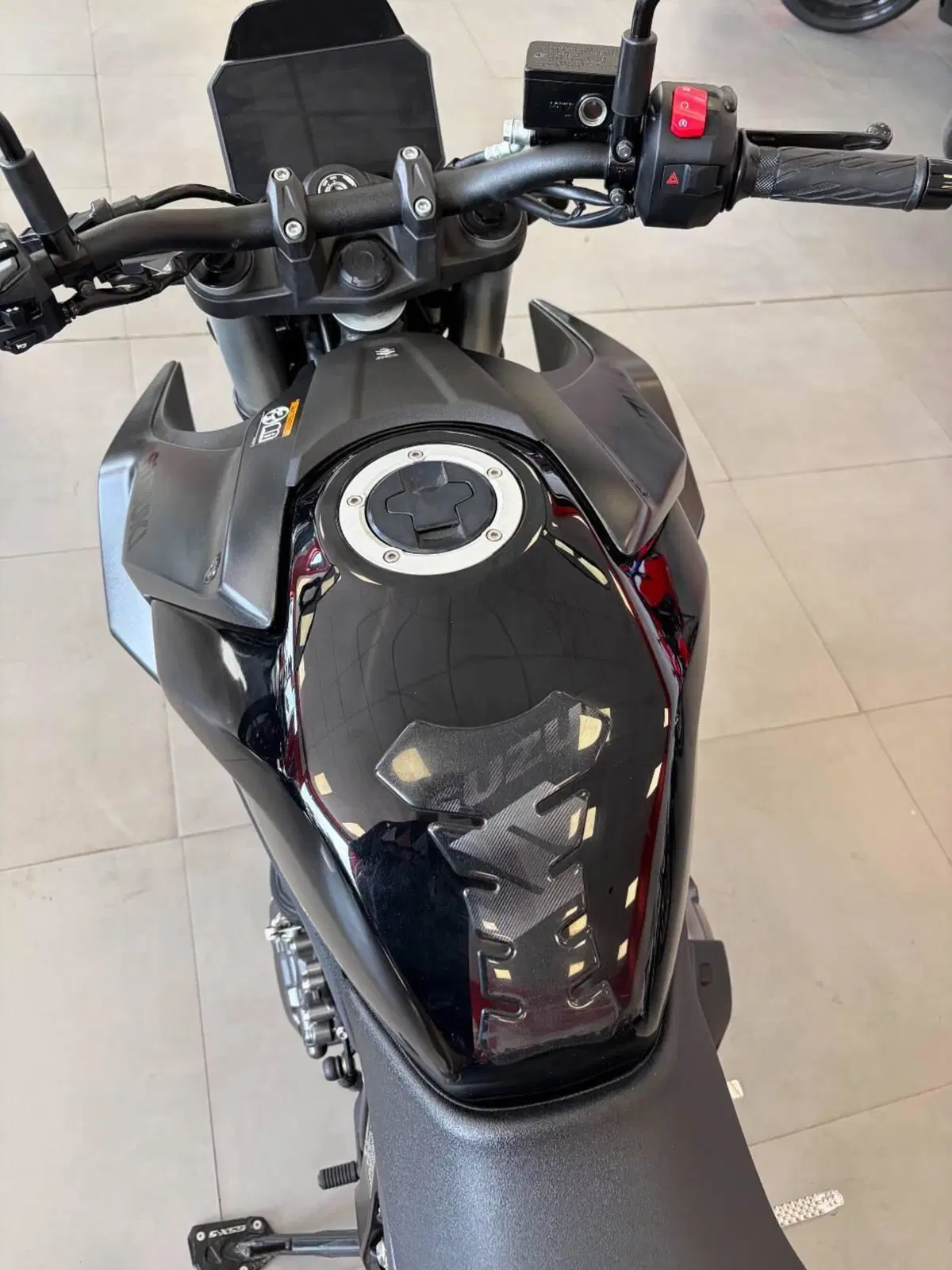 Suzuki GSX-8S (2023 - 24) (4)