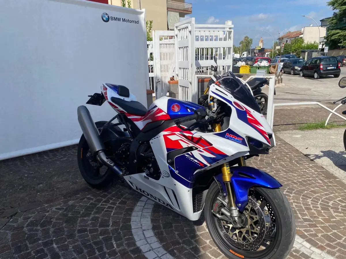 Honda CBR 1000 RR-R Fireblade SP (2022 - 23) (2)