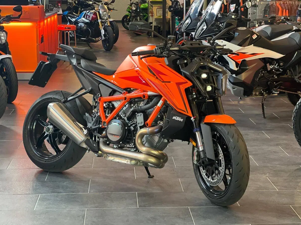 KTM 1390 Super Duke R (2024 - 26) (2)