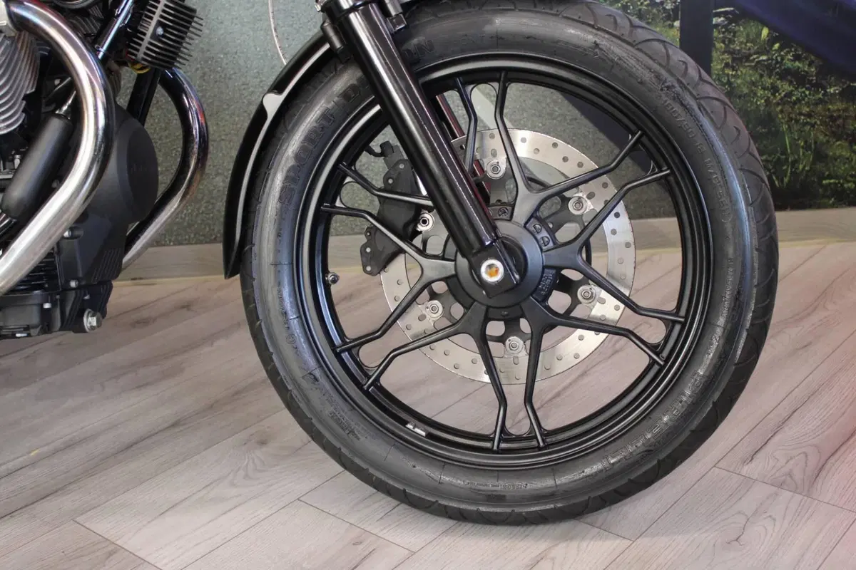 Moto Guzzi V7 II Stone (2015 - 17) (13)