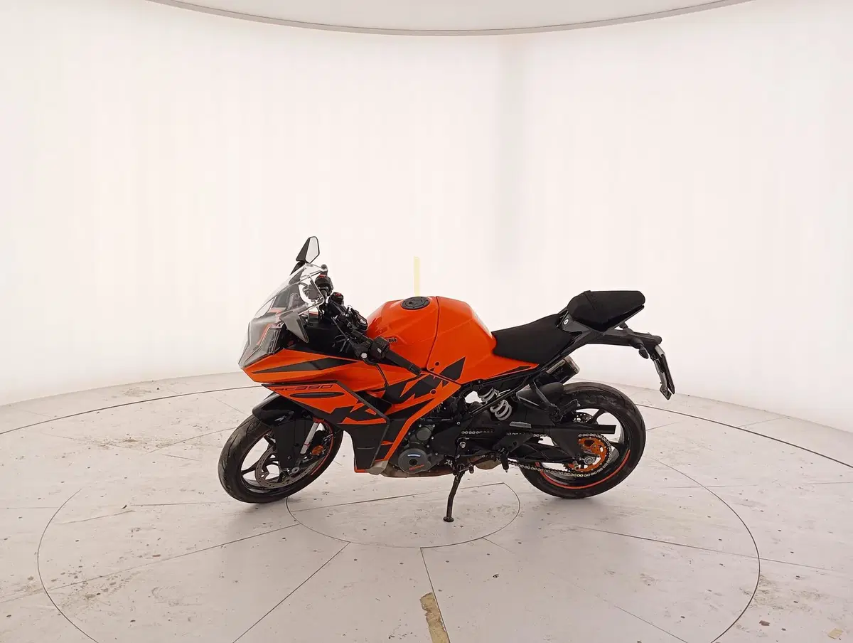 KTM RC 390 (2022 - 26) (2)