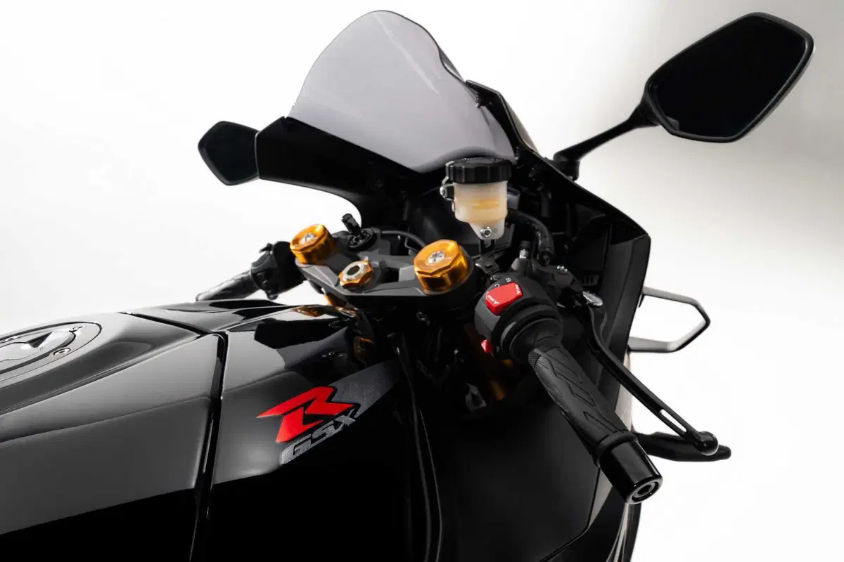 Suzuki GSX-R1000R Stealth, la supersportiva veste il nero più esclusivo [GALLERY] (6)