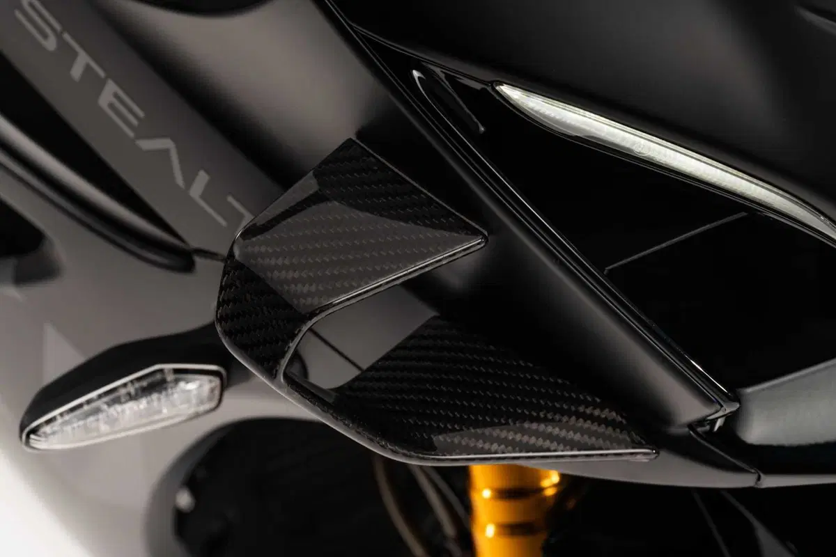 Suzuki GSX-R1000R Stealth, la supersportiva veste il nero più esclusivo [GALLERY] (7)