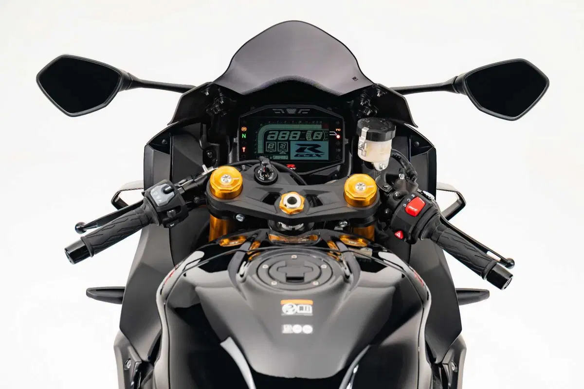 Suzuki GSX-R1000R Stealth, la supersportiva veste il nero più esclusivo [GALLERY] (12)