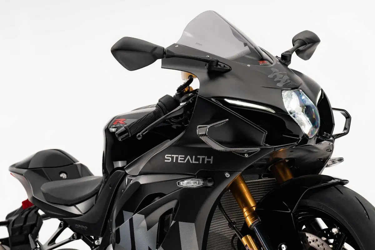 Suzuki GSX-R1000R Stealth, la supersportiva veste il nero più esclusivo [GALLERY] (13)