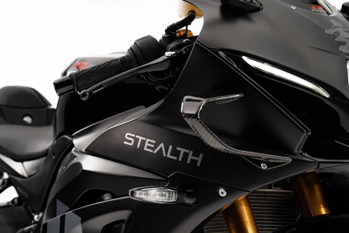 Suzuki GSX-R1000R Stealth, la supersportiva veste il nero più esclusivo [GALLERY] (14)